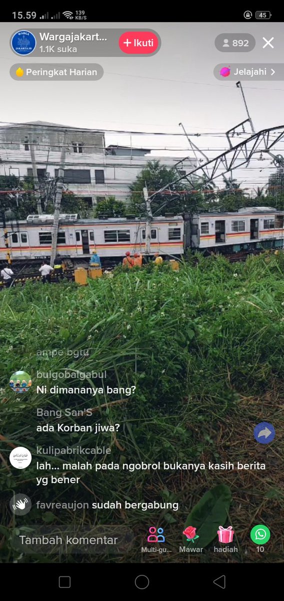 budipnb221174's tweet photo. @CommuterLine KRL commuter kecelakaan antara petak kampung Bandan ke pasar Senen, tiang LAA mengalami kerusakan. https://t.co/vZFiyGS0Lj