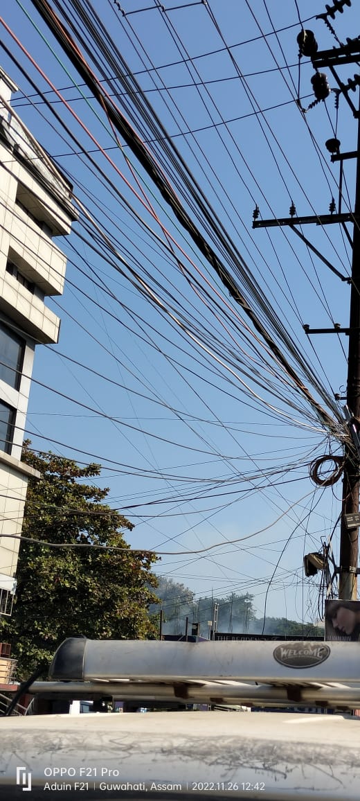 DCKamrupMetro's tweet photo. In order to clean up the entanglement of cables and rid electric distribution poles of unauthorised mess of cables, removal of unauthorised cables and dressing of the same is being undertaken in and around Dispur area. @CMOfficeAssam @TheAshokSinghal @apdclsocial https://t.co/Lt9UD0UQuL