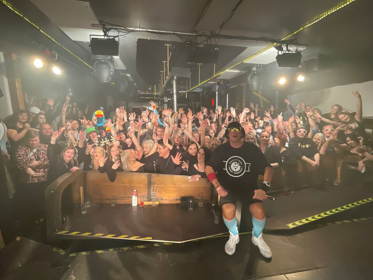 seopetriii's tweet photo. KIITOS TAHKO.,!!! @ravintola_kunkku #tahko #kunkku #tankkaushanska #osheesynkka #jaffapersikka #puhtaampiserkku #synttäriarekalle #pulkkajengi #mamiksetsakko #timanttisiru #eerikanpolttarit #jalluwestons #jerekaljat https://t.co/s7r81KeFoO