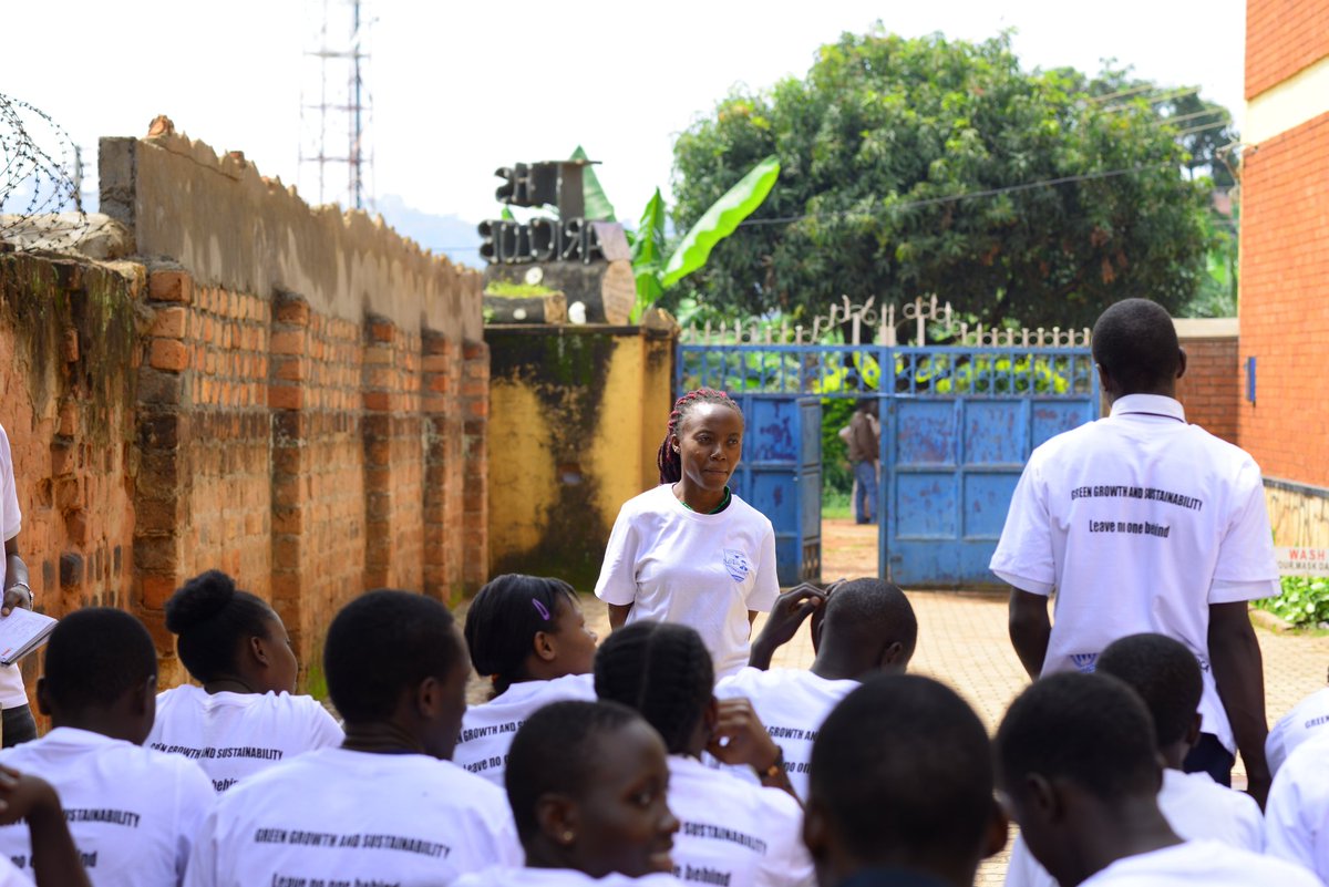 KigaBae2's tweet photo. Students urged masses and Government to prioritise measures for adaptation and mitigation of effects of climate change
Climate justice is a human right!
#DCA
#withrefugees
#tropicalhigh
@OPMUganda @RGabdho @unhcr https://t.co/Apjq4oueid