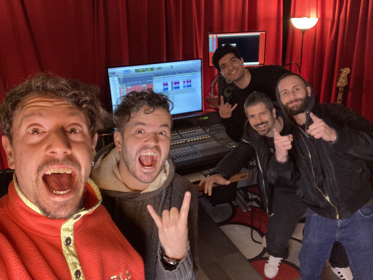 Che giornatina di studio🤟🏻abbiamo registrato una canzone grossissima🎸madooooooooo
#rockitaliano #eraneraband #studiodiregistrazione #rockband #recordingsession