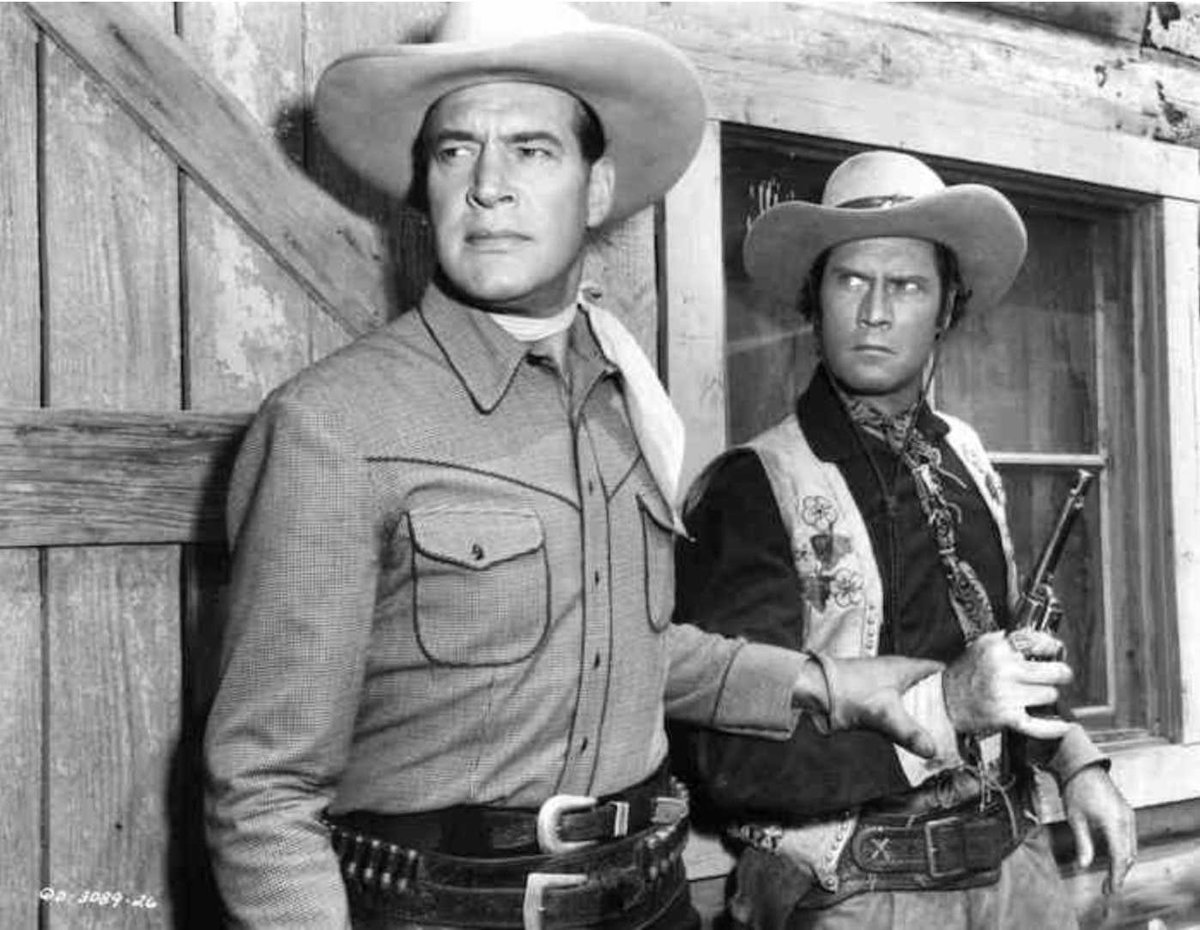 BwesternsOnTV's tweet photo. THE HAWK OF WILD RIVER (Columbia, 1952) Charles Starrett (as The Durango Kid), Smiley Burnette, Clayton Moore, dir. Fred Sears
Sunday 11/27 4:18 AM ET on #StarzEncoreWesterns #DurangoKid https://t.co/mgIih22GVf