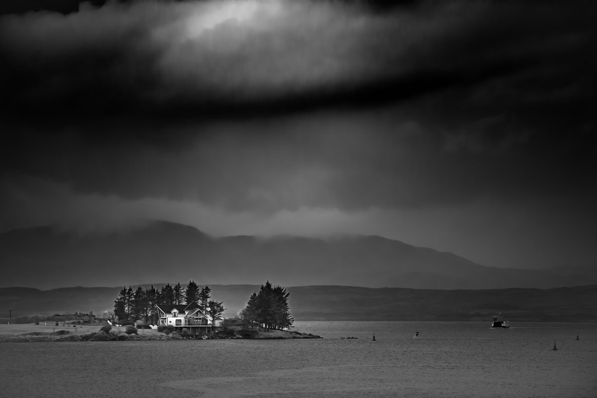 gordonjbuchanan's tweet photo. It’s nice to learn something new especially when it’s something about yourself. I LOVE clouds and Scotland is a world leader in cloud production. Never look up and berate a cloudy sky. We’re mostly made of water. Over half of you and everyone you know was once a cloud! https://t.co/72IRXgSIce
