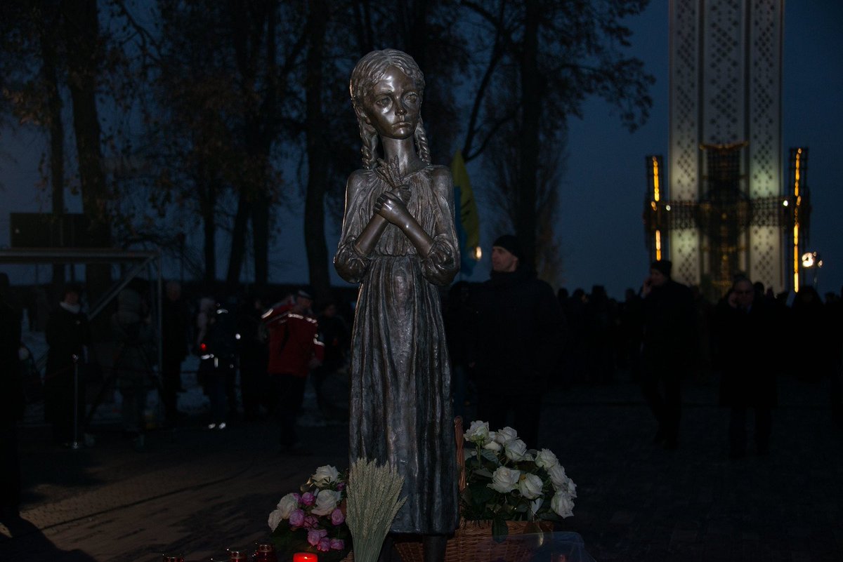 90 years since the #Holodomor genocide. Soviet Russia starved millions of Ukrainians to death. Today Russia is waging a genocidal war against #Ukraine.

History matters. If people’s eyes are shut to past atrocities, there are no limits to committing new ones in the future. 1/2
