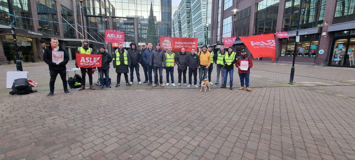 NSSN_AntiCuts's tweet photo. #NSSN supporting @ASLEFunion #strike 
#SupportRailWorkers https://t.co/66h7axBwo8