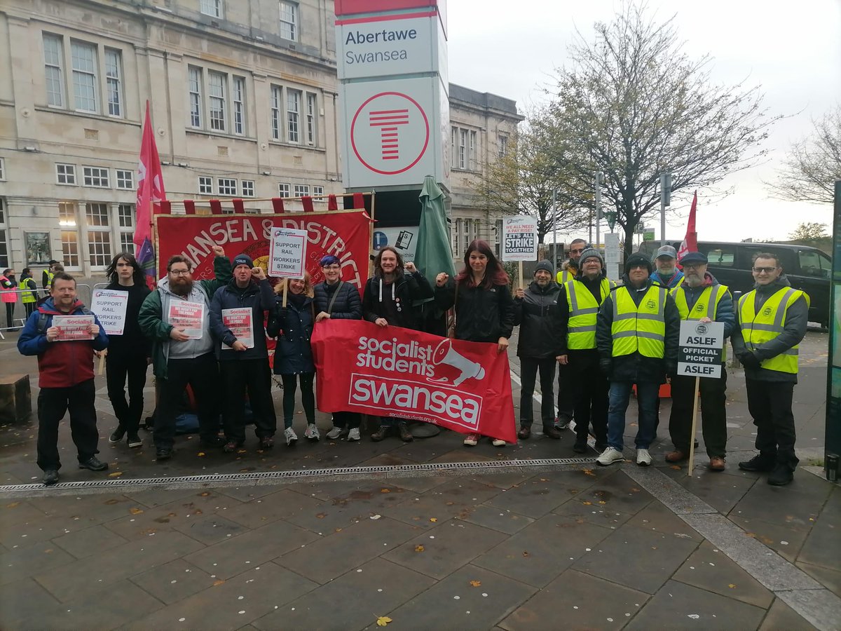 NSSN_AntiCuts's tweet photo. #NSSN supporting @ASLEFunion #strike 
#SupportRailWorkers https://t.co/66h7axBwo8