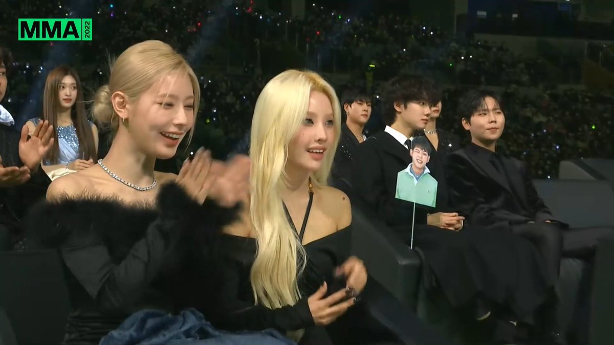 yontararich's tweet photo. SOYEON BEST SONGWRITER AWARD OMFG #GIDLEatMMA2022 https://t.co/AxbIo9sp6o
