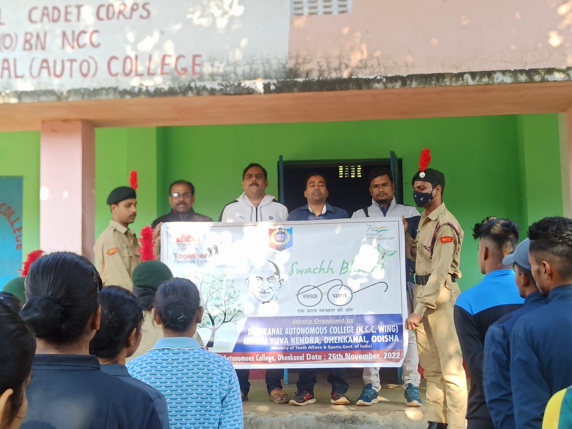 PRAKASH59720563's tweet photo. Observation of "CONSTITUTION DAY" with Swachha Bharat Campaign y NCC UNIT, Dhenkanal Autonomous College, Odisha on 26.11.2022....
Lt.PRAKASH KUMAR SAHOO 
ANO https://t.co/5Yzc2zkny9