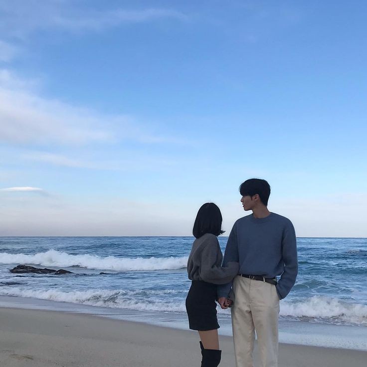 adityabuana19's tweet photo. kita lagi di pantai nih @XiWahyuning https://t.co/qezRBRZ2jg