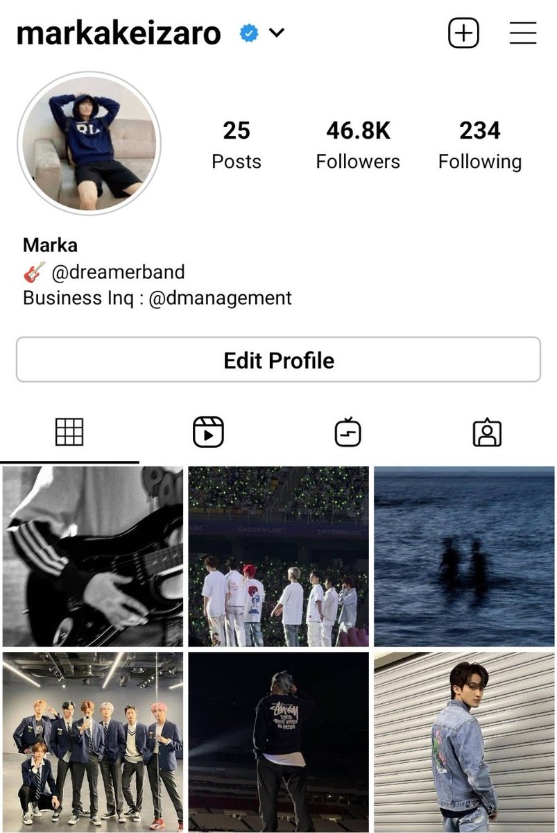 𝘛𝘪𝘬𝘦𝘵 𝘒𝘰𝘯𝘴𝘦𝘳

"Gimana kalo ternyata orang yang lo tipu adalah idol lo sendiri?"
————
a mark lee au, written by Cha.