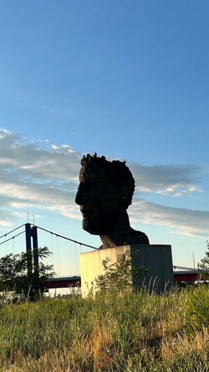 Echo des Poseidon - Skulptur Mercator Insel Duisburg
de.artistically.community/orte/echo-des-…
#spotic #artistically #duisburg #insel #skulptur #sculpture