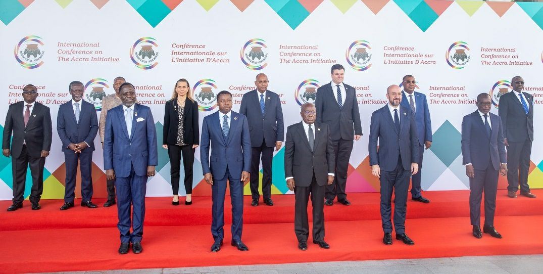 Coopération sécuritaire : le chef de l’Etat togolais à Accra

Le Président de la République, Faure Essozimna Gnassingbé, a participé ce 22 novembre 2022 aux travaux du sommet des chefs d’Etats de l’Initiative d’Accra qui se sont déroulés dans la capitale ghanéenne.