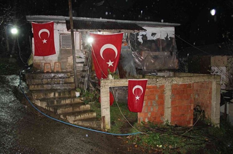 Pence Kilit Operasyon bölgesinde Şehit düşen P. Söz. Erimiz İsmail Ünal'ın baba evi...