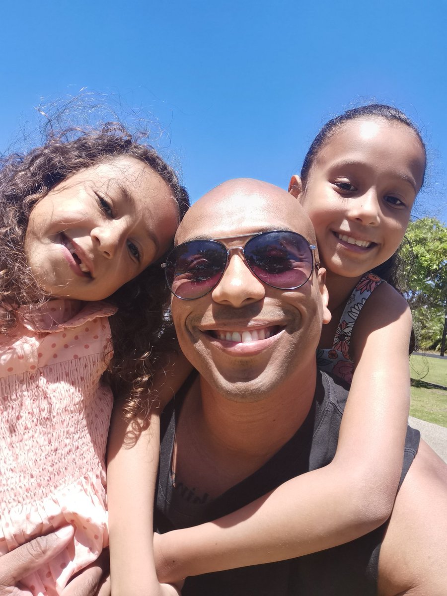 justdeanroberts's tweet photo. Me and My World getting some sunshine celebrating my niece's bday, Laylay ❤️ #MyWorld #TayeHarper #SophiaLily #LaylaGrace https://t.co/ccV8EEYDBN