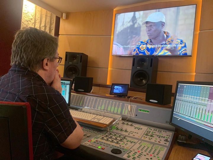 Ce soir, à 18H35, <a href="/ARTEfr/">ARTE</a> diffusera Toxique Afrique, reportage réalisé en juillet sur la contamination et la dissémination des pesticides en Côte d’Ivoire. Merci aux amis @Collanges <a href="/YaskaCiyow/">Yassin Ciyow</a> avec qui j’ai corealisé ce 26mn, à <a href="/brachet13/">philippe brachet</a> <a href="/laurenceaulani1/">laurence aulanier</a>  pour leur confiance.