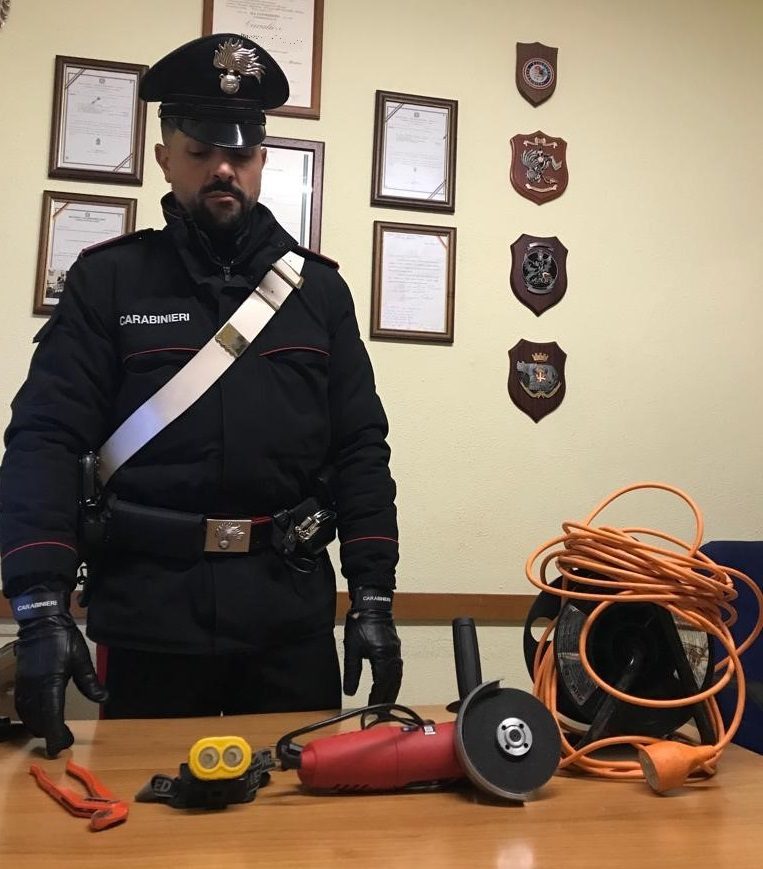 CasilinaNews's tweet image. Lavinio (Anzio) sorpreso mentre tenta furto in appartamento. #Anzio #Lavinio #CasilinaNews tinyurl.com/2hjn97ah
