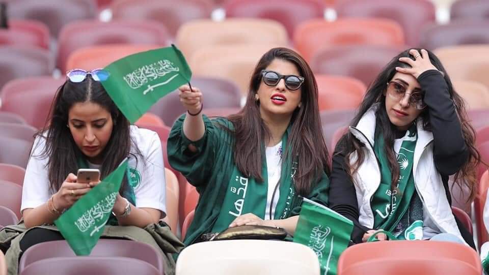 بنشجع #السعودية ويارب تفوز حتى وأن أوجعت اليمنين إلا أننا بنشجعها ونتمى لهم كل خير  
كل واحد يعمل بأصله 
وما أجمل المشجعات السعوديات تحية لهن وربنا يفرحكم في هذا المونديال 

#كأس_العالم_قطر2022