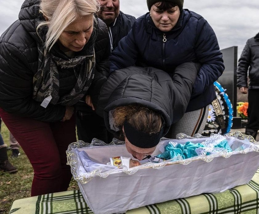 Lyla_lilas's tweet photo. 1/
The short life of baby Serhii, killed in a Ukraine maternity ward.
Picture: Heidi Levine https://t.co/vVN7AedxjU