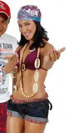 vycsociart's tweet photo. - A Simaria só usa roupa curta e decote pra se mostrar já que não tem talento e quer estar na mídia.

- A Simaria em 2009/2010.

Ela sempre gostou, porque sempre se sentiu bem, a roupa que ela usa não mede o talento que ela tem, fora que usar roupa curta não é erro nem crime! https://t.co/QIrJzyYkuV