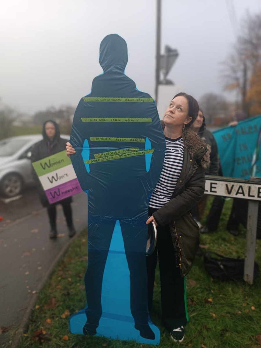 AdeleAHF's tweet photo. This is what a 6ft 5inch male sex offender looks like.
#NoMalesInFemaleJails
#NoToSelfID #KPSS #WomenWontWeesht #Amendment114 #KeepPrisonSingleSex
#NoFilter #CortonVale #GRR https://t.co/ETYPhhjTkS