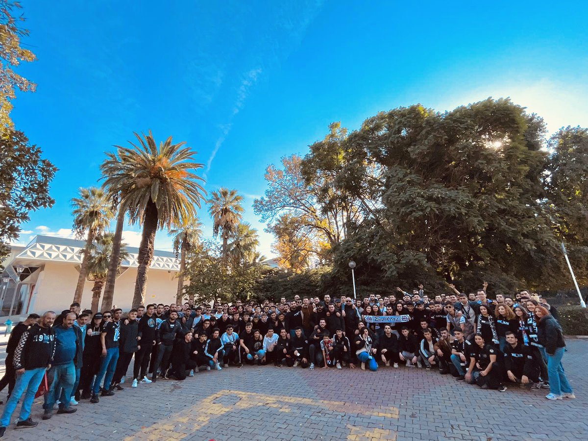 BesiktasAddicts's tweet photo. Ne içimizde ki dünyaya sığabildik ne de dışarıda ki sokaklara.
#BesiktasAddicts 
@ckalecarsi 
@UnityUludag https://t.co/qi14Z8FzF2
