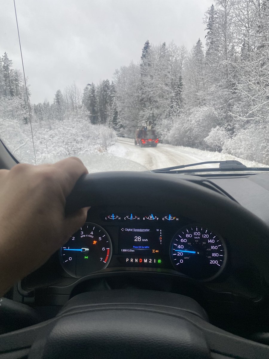 justanoilworker's tweet photo. The road into lease is a complete winter wonderland !! #oilpatchlife https://t.co/vnRhVwplPc