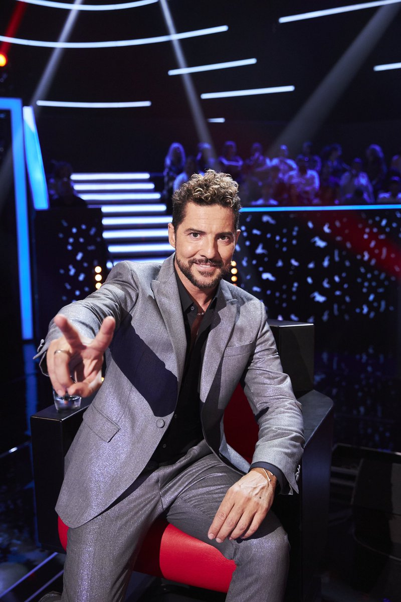 davidbisbal's tweet photo. Qué buen aniversario de @LaVozAntena3 10 años ya!!! https://t.co/Ht3VQALwgK