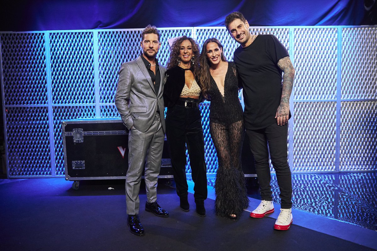 davidbisbal's tweet photo. Qué buen aniversario de @LaVozAntena3 10 años ya!!! https://t.co/Ht3VQALwgK