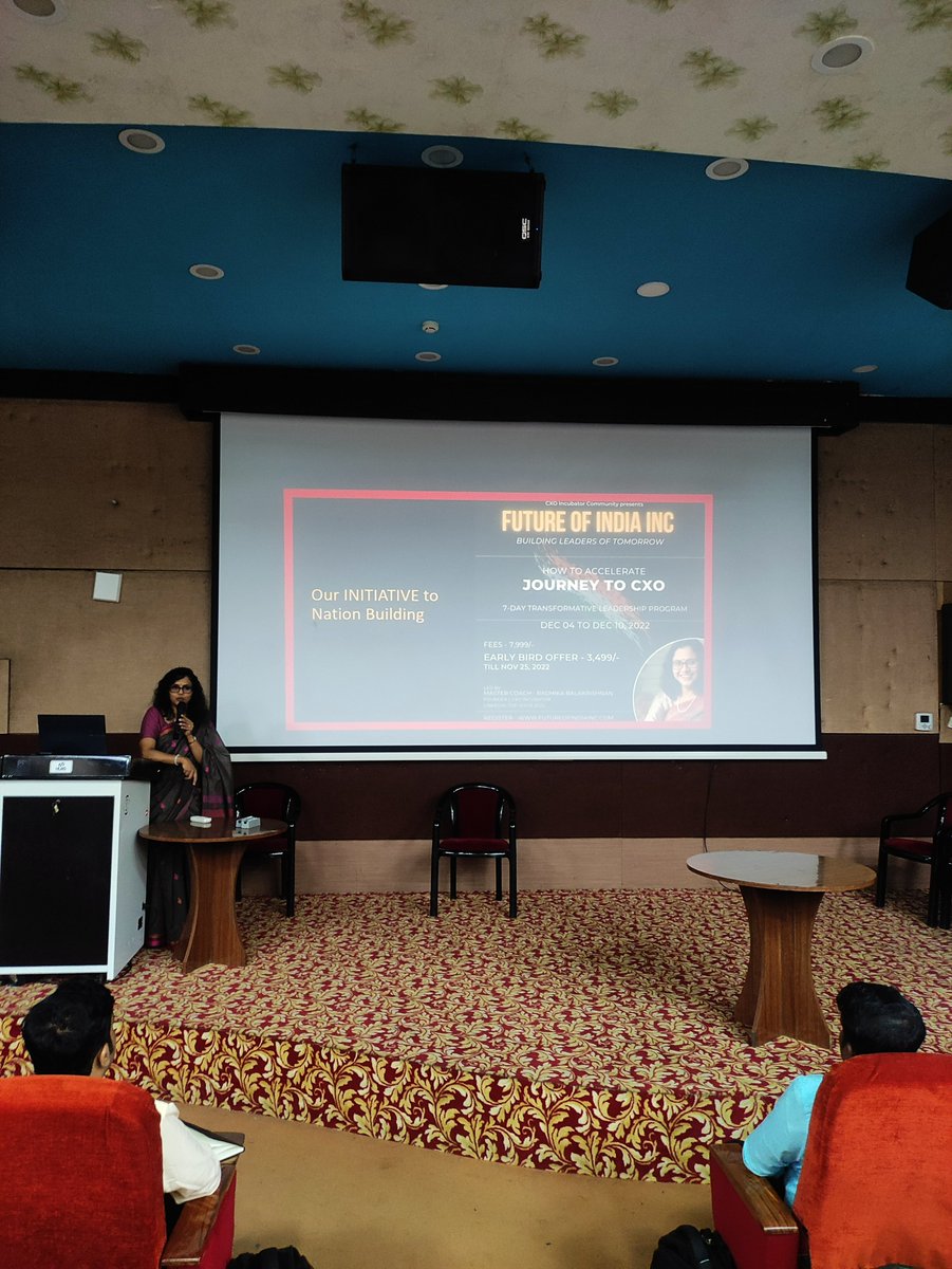 simsree's tweet photo. The batch had a privilege interacting with Mrs Radhika and thank her for taking out time from her busy schedule.

#simsree #sydenham #managementschool #guestlecture #masterclass https://t.co/LywG8cjZYc