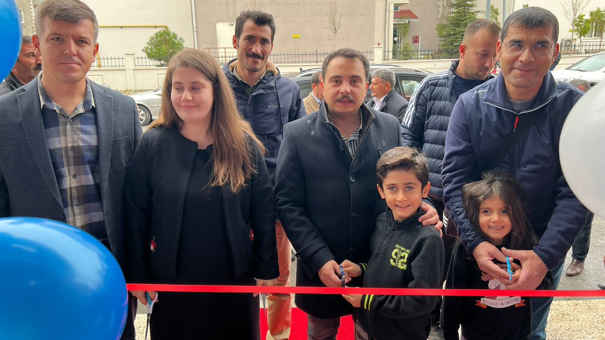 muradiyegovtr's tweet photo. Kaymakam/Belediye Başkan V. Sn. @KaymakamAydogan,ilçemizde yeni hizmete başlayan Yuva Eczanesi'nin açılışına katıldı.

Kaymakamımız, Eczacı Helin YILDIZ’a hayırlı ve bol kazançlar dileklerinde bulundu.

@tcvanvaliligi https://t.co/gmzlASPPcq