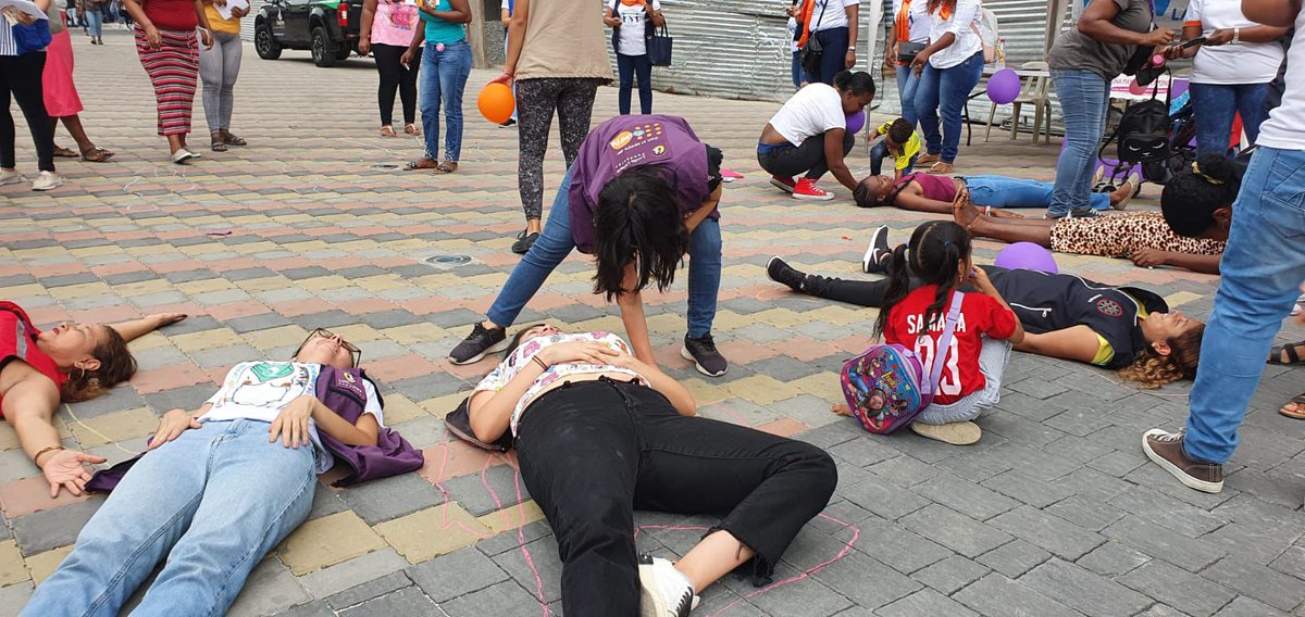 UNFPAecuador's tweet photo. En #Esmeraldas acompañamos y apoyamos a la realización de varios actos conmemorativos por los #16DiasdeActivismo #Unete junto a las Mesas de Género de Esmeraldas y Atacames, @PuceseOficial, #OVCI, Distrito de Salud de Atacames @Salud_CZ1, y varias liderezas de la provincia https://t.co/vka91FwRR1