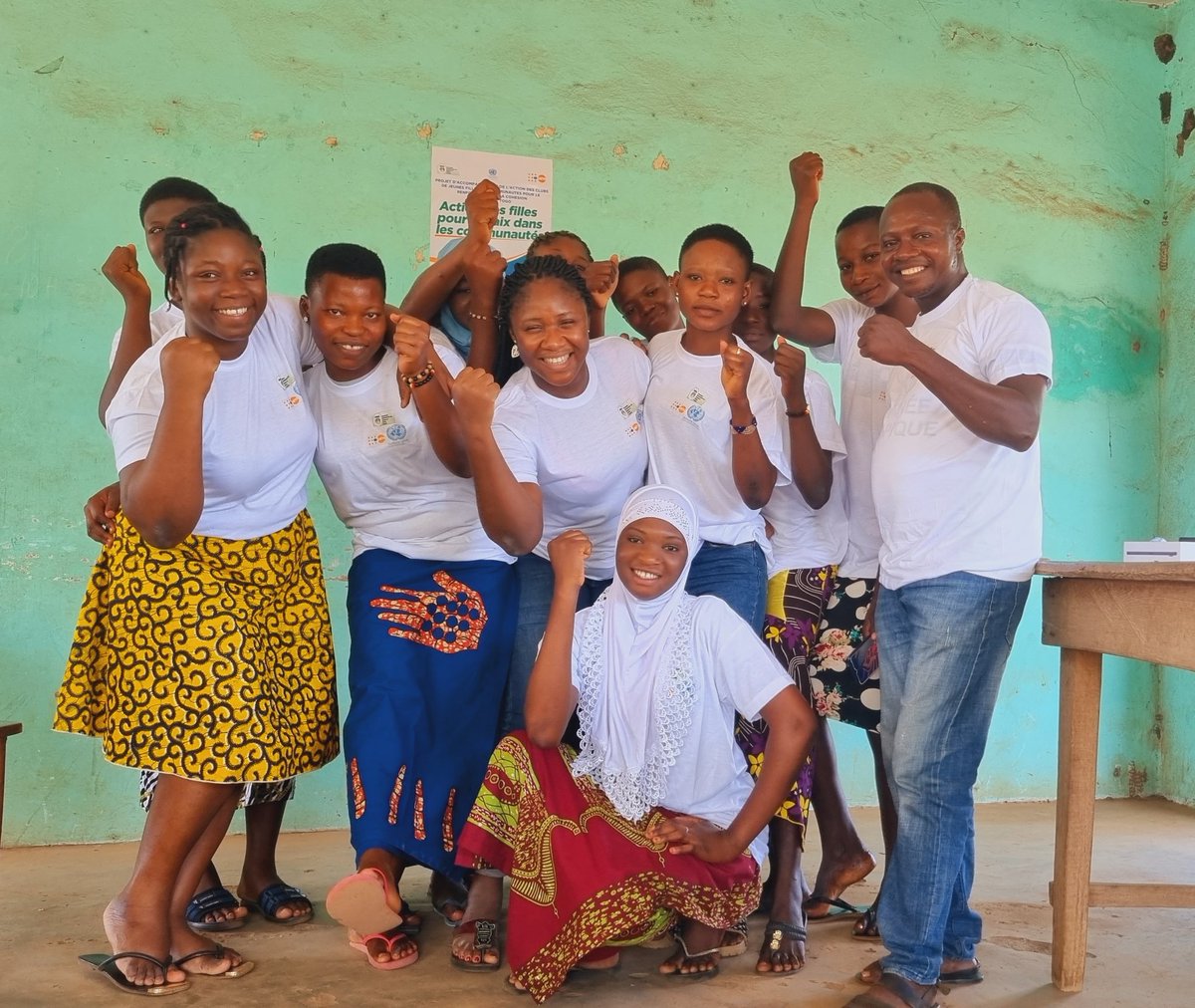 AifjlA's tweet photo. "Les filles de #Tchébébé s'engagent pour la paix dans les communautés" @UNFPA_TOGO #AIFJL  #ThisIsPeacebuilding #FillesEnAction 
#AIFJL 
#UNFPA
#PBFJeunesse https://t.co/QjgODfVzwI