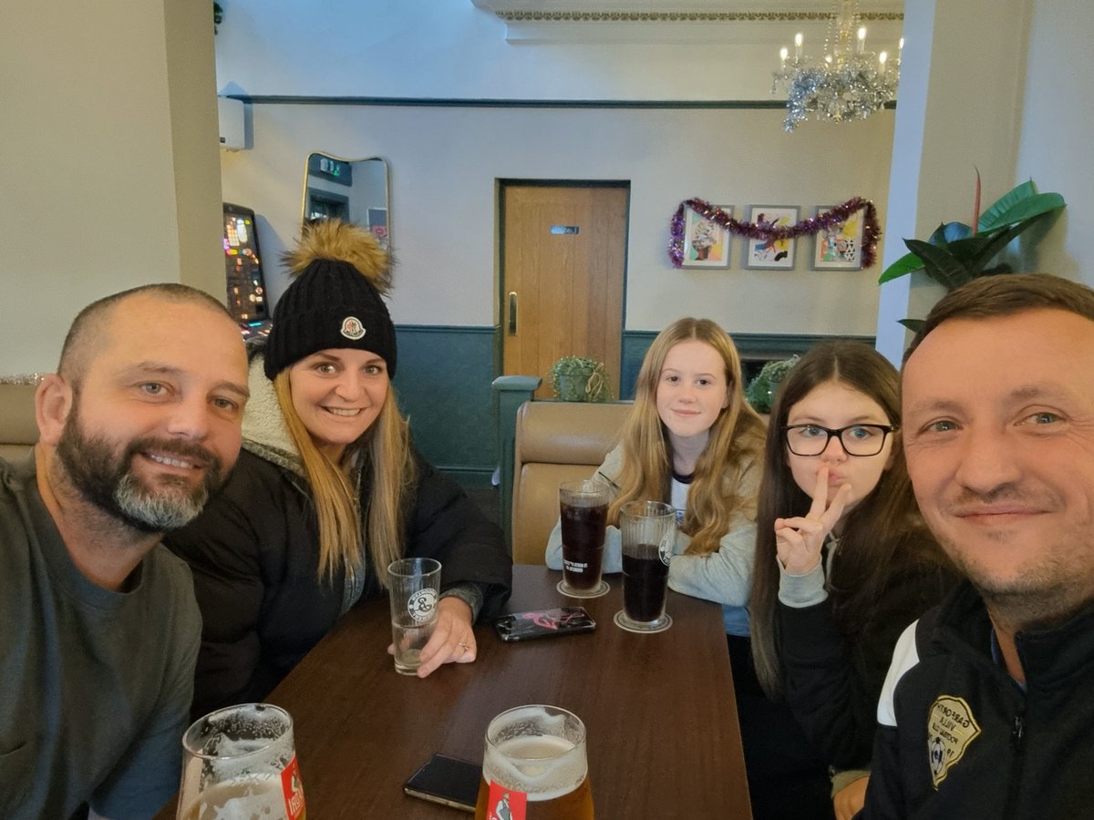 Another away day! <a href="/TheGarforthTown/">Garforth Town AFC</a>  #awaydays <a href="/HemsworthMWFC/">Hemsworth MWCFC</a> <a href="/Twatchops38/">mark whitfield</a> <a href="/mattowls/">matthew whitley 🦉</a> Pre match drinks 🍺