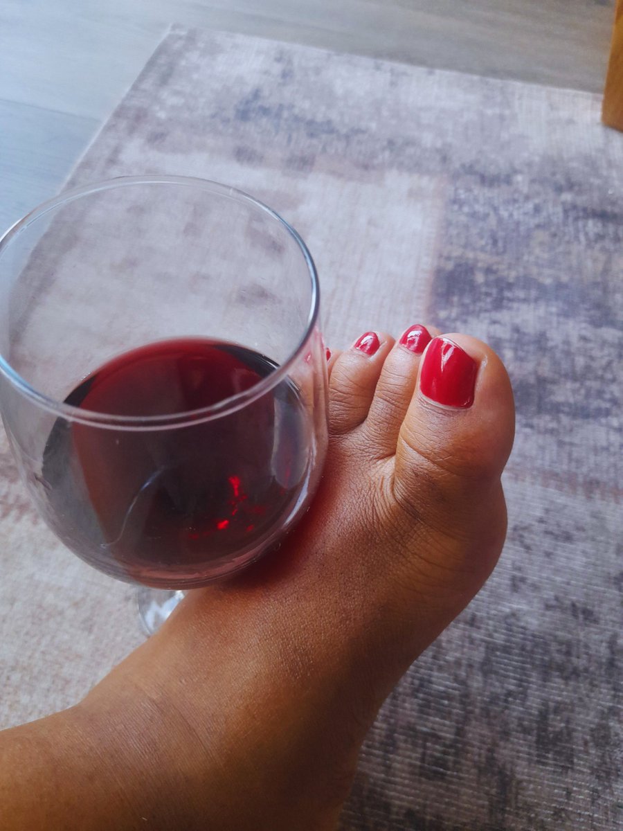 Tija910220's tweet photo. Relaxing a bit.
#feetfethish
#feet
#feetfinder
#feetpicsforsales
#feetselling
#feetpics
#contentforsales https://t.co/E090p4WkcM