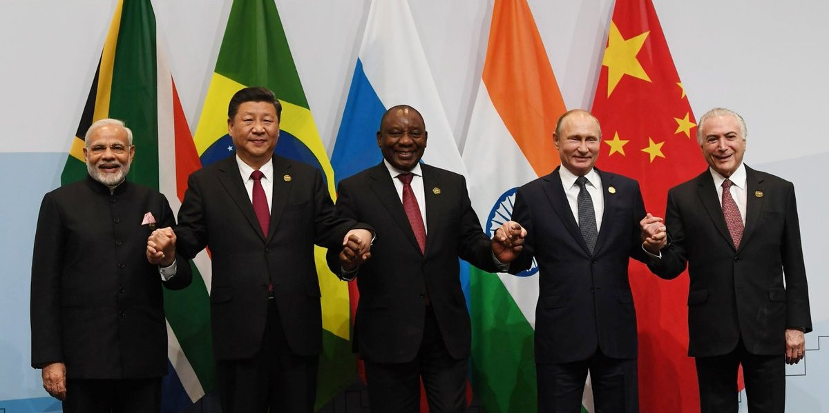 MereAfrique's tweet photo. 🛑Le groupe des 5 grandes économies émergentes #Brics a annoncé que la capitale centrafricaine hébergerait leur futur siège en #Afrique centrale.

Mr Ahoua Don Mello, ancien ministre de l’Intérieur de Laurent Gbagbo, est désormais représentant des Brics pour l'Afrique https://t.co/FG5NNh0Hft