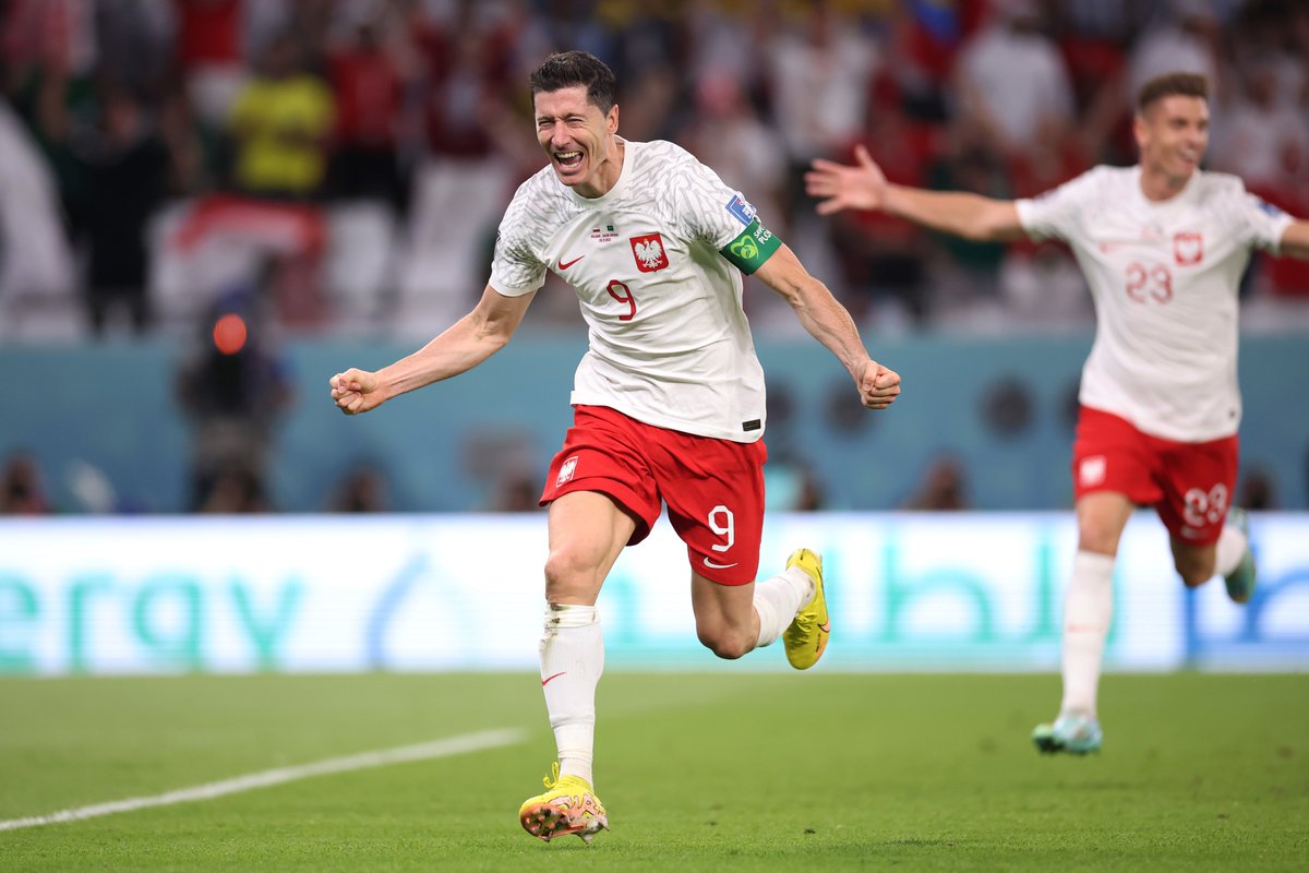 OptaJean's tweet photo. 2 - Robert Lewandowski has been involved in his first two goals in the World Cup (assist and goal), after failing to do so in his first four games in the competition. Unleashed. #POLKSA https://t.co/X7kV8FIODo