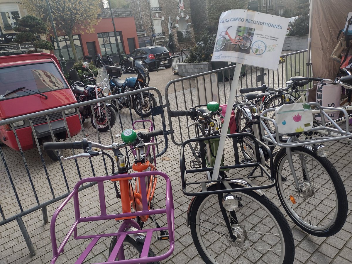 Encore une vente de nos #vae #reconditionné ce jour a #clamart. Une belle réussite et image pour notre projet.. Les clients adherent au projet.
Qui veut commercialiser nos vélos... <a href="/FUB_fr/">FUB</a>  @lafederationEIL Les stocks sont là.