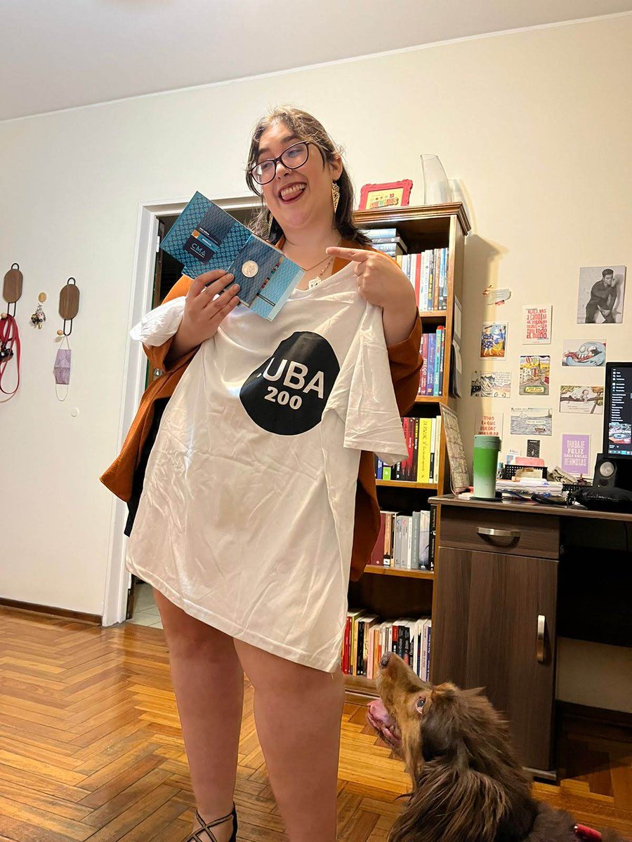 eriwrede's tweet photo. Ayer tuve el honor de participar de la celebración de los 30 años de mi amada carrera 🥰 Me llevo un hermoso recuerdo (además de la remera y la moneda conmemorativa de los 200 años #orgulloUBA 😋). Aguante Edición 🫶🏽 https://t.co/fkVoIDzMcW