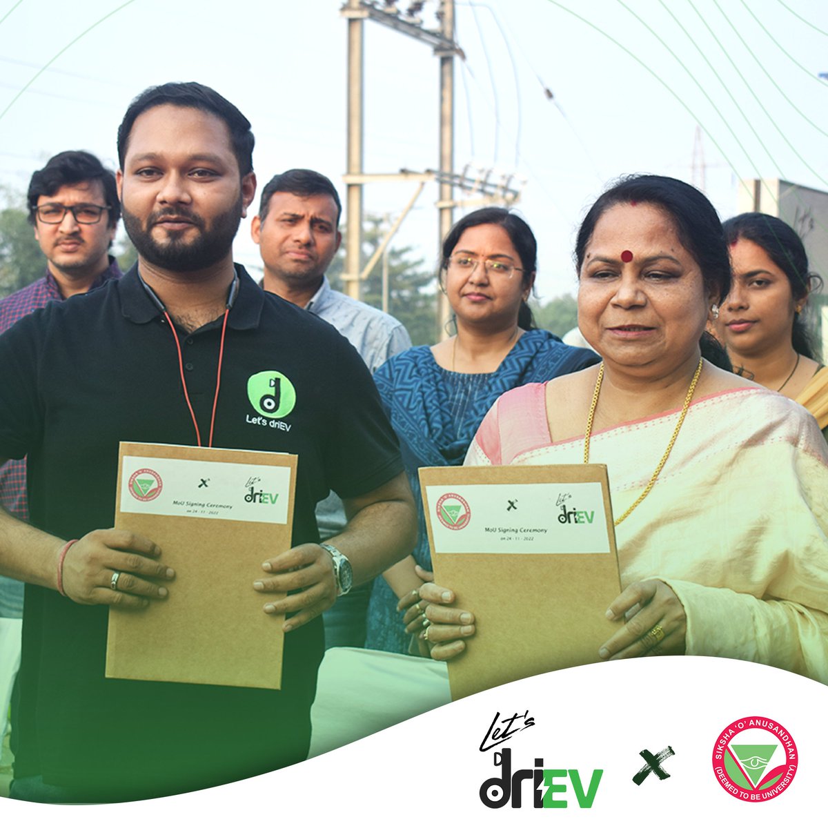 LetsdriEV's tweet photo. Residents of Campus 2๏ธโฃ, meet your new commute friend, #LetsdriEV!
Introduced on campus in the presence of @SOAsocialmedia VP, Mrs. Saswati Das, Deans of different institutions & other senior officials, our #EVs are ready to #driEV to your spot!
See you at our station soon! https://t.co/WX8qW0b0Ag