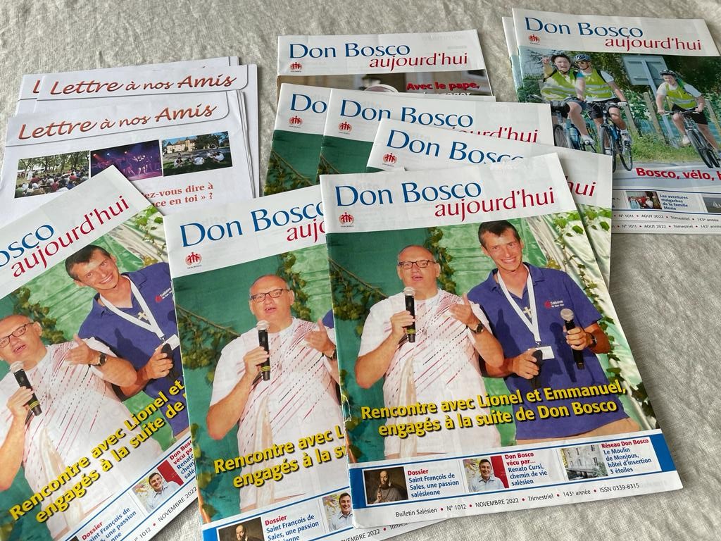 familledonbosco's tweet photo. Le dernier numéro de DBA, Don Bosco Aujourd'hui, la revue créée par Jean Bosco en 1879 (elle s'appelait alors le "bulletin salésien"), vient de sortir, avec un dossier intitulé "saint #FrançoisdeSales, 400 ans de passion salésienne". https://t.co/k1RmPttND4