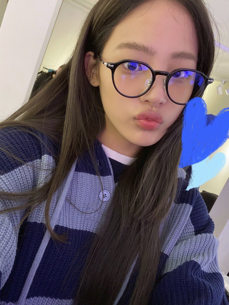 phoningnwjns's tweet photo. [221123] #MINJI’s album update!
#NewJeans #뉴진스 https://t.co/SnDnOkKuUI