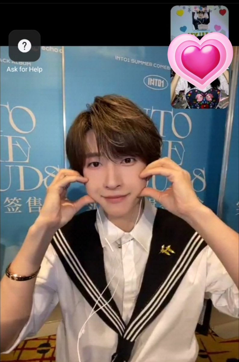 WsNeptune's tweet photo. 🦈 : พูดถึงเรื่องฮั่นฝู บอกว่าสวยมาก
🐳 : ปังมาก ปังมาก and the ดีต่อใจ
🦈 : ให้น้องทำท่านี้ให้ได้ไหม 
🐳 : 😁🫶 น่ารักไหม (น้องพูดไทย)​
🦈 : น่ารักมากกก‼️
🐳 : Thank You

น้องน่ารักมากกก ฮือออ 

#INTO1ExclusiveVideoCallinThailand #INTO1_FAN_SIGNING_EVENT
#หลิวอวี่ #LiuYu #刘宇 https://t.co/jdpkQGpLIK