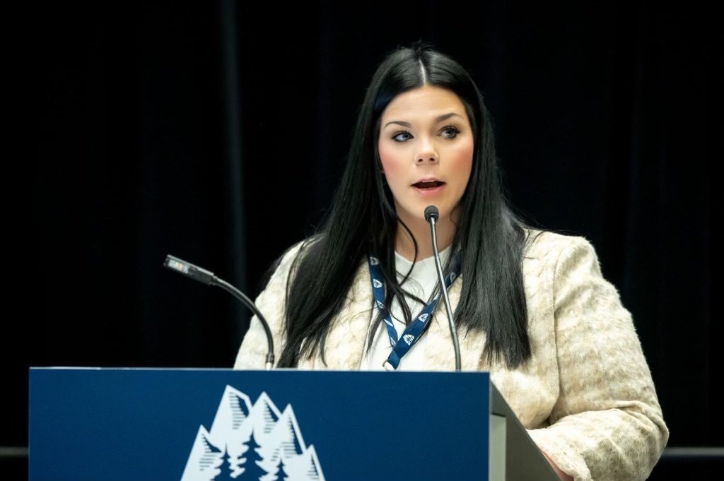 jess_sdlc's tweet photo. Workplace violence and harassment is not part of our jobs, but sadly this is not the experience of most Canadian Workers. Thank you to the @bcfed for inviting me speak about @CanadianLabour Violence and Harassment research report.#BCFED22 #CanLab https://t.co/WmbNPxFqQM