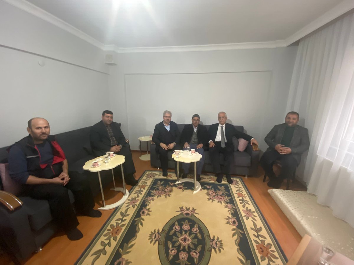 MufitAydin16's tweet photo. Yıldırım ilçemizde #Türkoğlu, #Sezer, #Yetkin ve #Sağlık ailelerine taziye ziyaretlerinde bulunduk. Mekanları cennet olsun. Mevlam tüm ölmüşlerimize rahmet eylesin. https://t.co/1ml1Yn712y