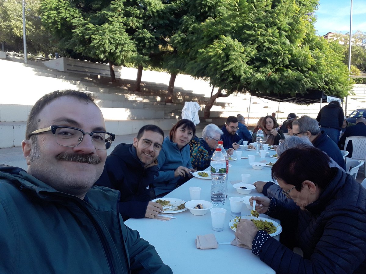 MolinaJuanes75's tweet photo. A la paella del #Ravaleando, donant suport a les entitats del barri del #Raval de #santacoloma.
Enhorabona a les organitzadores i a continuar treballant per la ciutat.
No hem de venir, ja hi som. https://t.co/OwdmpLHDIT