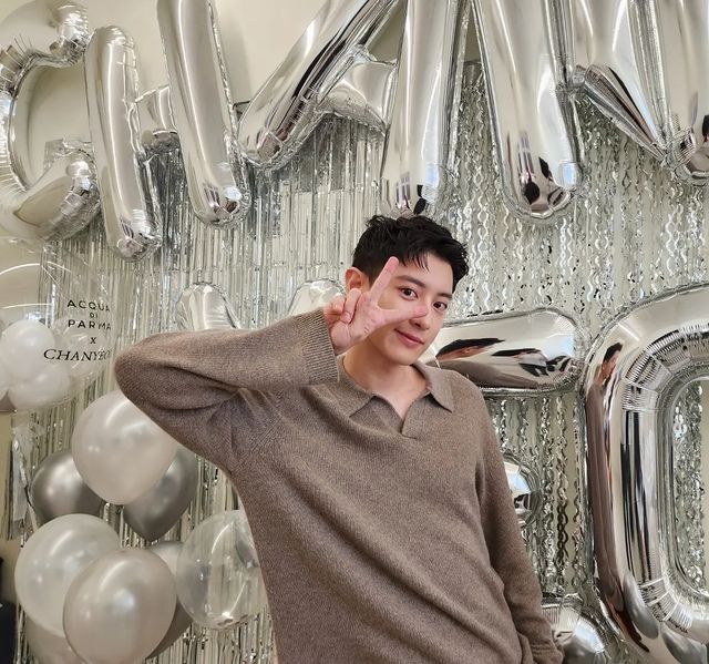 UpdateKBoys's tweet photo. 🎉🎂 Hoje, o Chanyeol do EXO, está completando 30 anos. Parabéns! 

Nós desejamos um feliz aniversário, muita saúde e sucesso em sua carreira! ���✨

HAPPY CHANYEOL DAY! 🎂 
#HappyChanyeolDay
#CherryPrinceLoeyDay
#사��하는찬열아_생일축하해 https://t.co/7xvj0LQILq