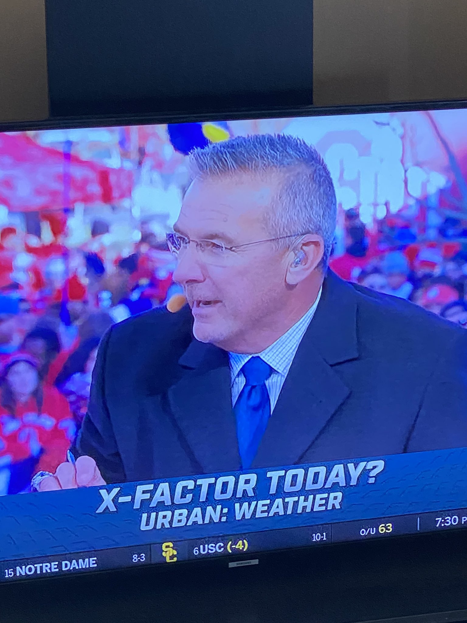 due-on-twitter-what-you-can-t-see-is-pete-thamel-s-actually-holding