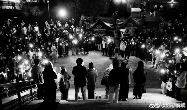 Amazing photos coming from the Communication University of China, Nanjing, where students are protesting, making their voices heard at a time of growing unrest in light of zero Covid, following the Urumqi fire.
