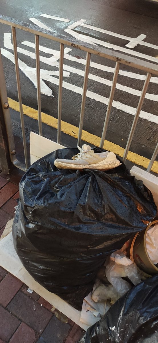 johnnyl32217182's tweet photo. 弧獨的鞋 
#UltraBOOST #adidas https://t.co/7IElLO9mcB