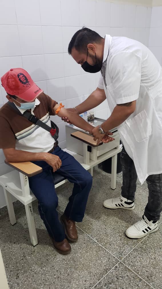 El personal de la salud en Venezuela en la batalla diaria por elevar la calidad de vida del pueblo de Bolívar.

#CubaPorLaVida #Cuba